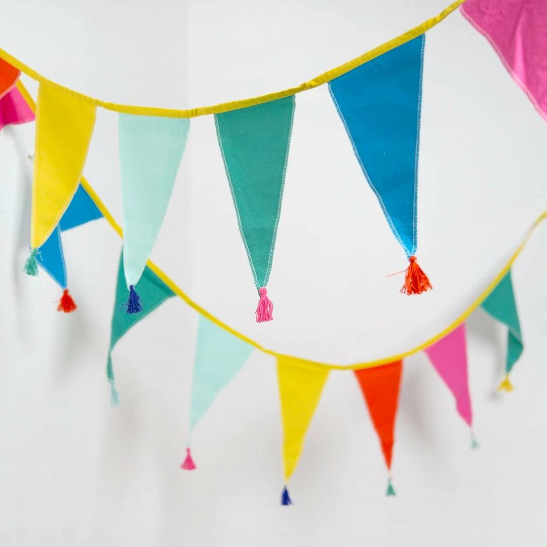Talking Tables Alice In Wonderland Multicoloured Fabric Bunting With Tassels 2 Talking Tables Alice In Wonderland Multicoloured Fabric Bunting With Tassels